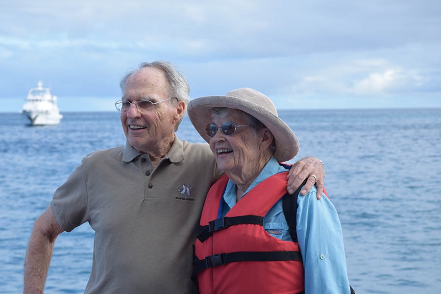 A couple, William Van Stone ’51 and JoAnn Seaver, enjoy a day out on the Galapagos trip.